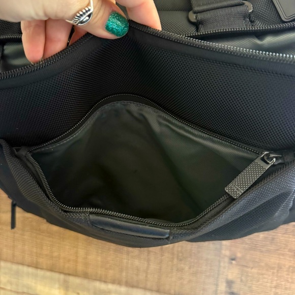 Tumi T-Tech Network T-Pass Expandable Solid Nylon Messenger Briefcase Bag - Picture 9 of 15